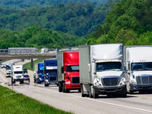 ICE Crackdown on Illegal Drivers Fuels Wage Increases for U.S. Truckers