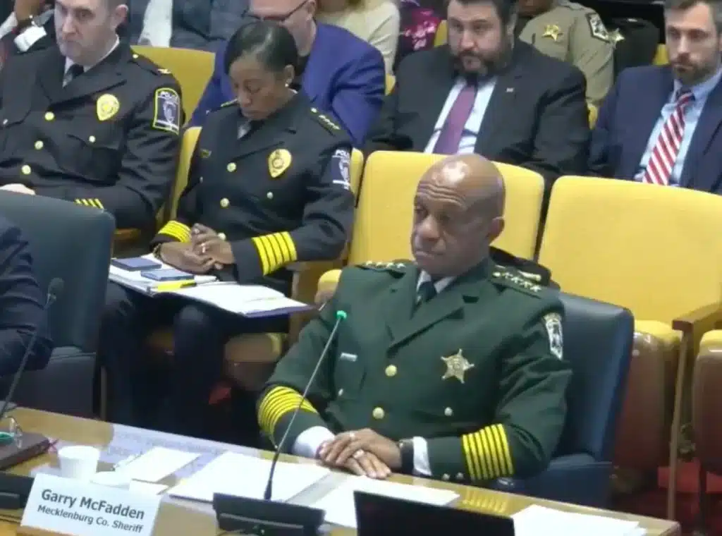 Sheriff Crashes And Burns During Basic Civics Quiz Gets Elementary Government Question Dead Wrong