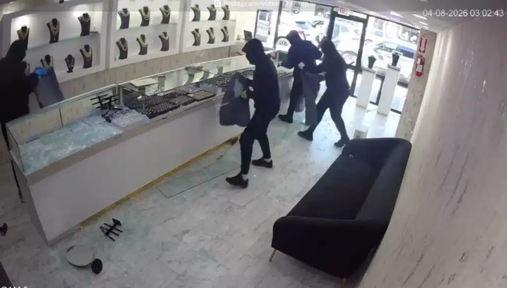 Nj Mom And Daughter Fight Off Jewelry Thieves In Shocking Video
